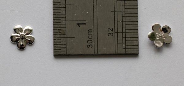 925 Sterling Silver Flower (7.1 x 7.4mm) Component - Image 2