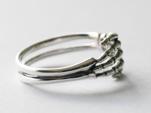 925 Sterling Silver Skeleton Hand Ring - Image 2