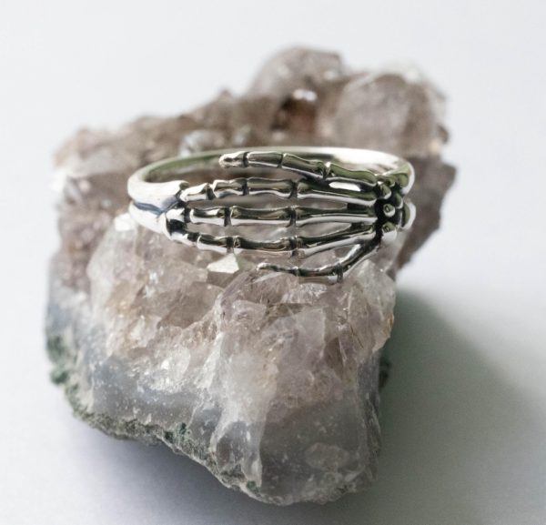 925 Sterling Silver Skeleton Hand Ring - Image 5