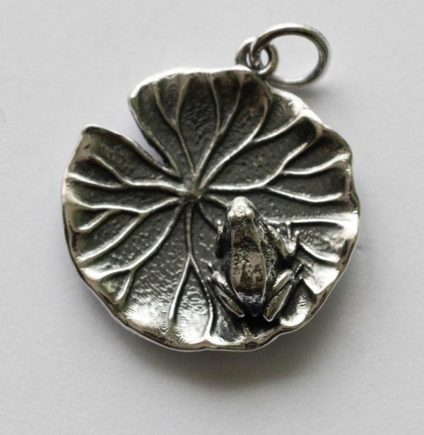 925 Sterling Silver Frog on Lilypad Charm