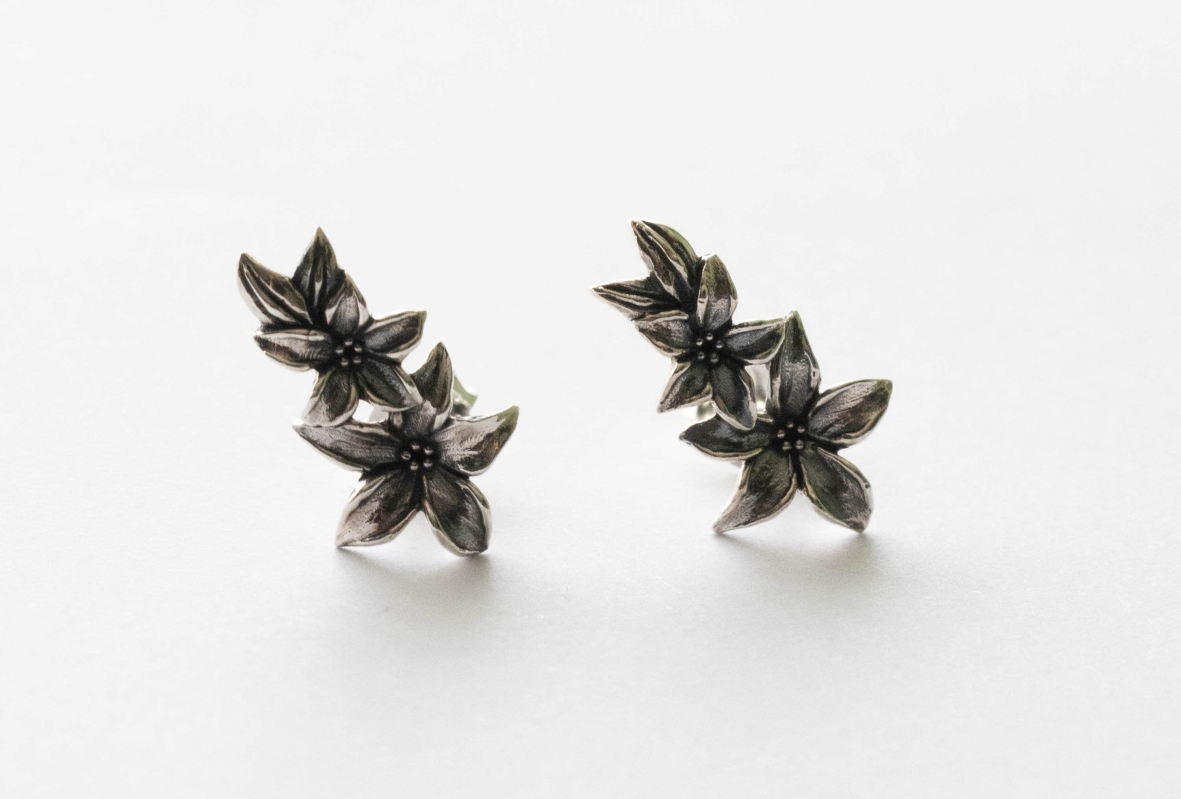 925 Sterling Silver Flower and Leaves Post Earrings ( 1 pair )