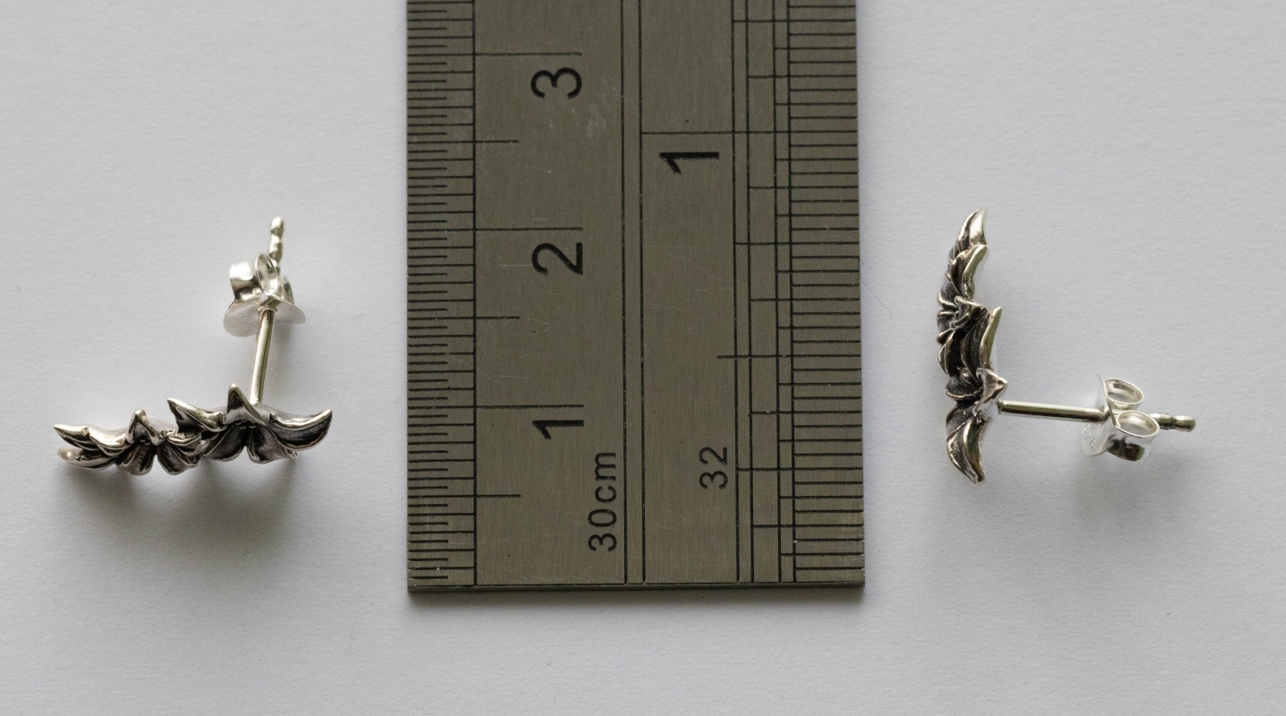 925 Sterling Silver Flower and Leaves Post Earrings ( 1 pair ) - Image 2